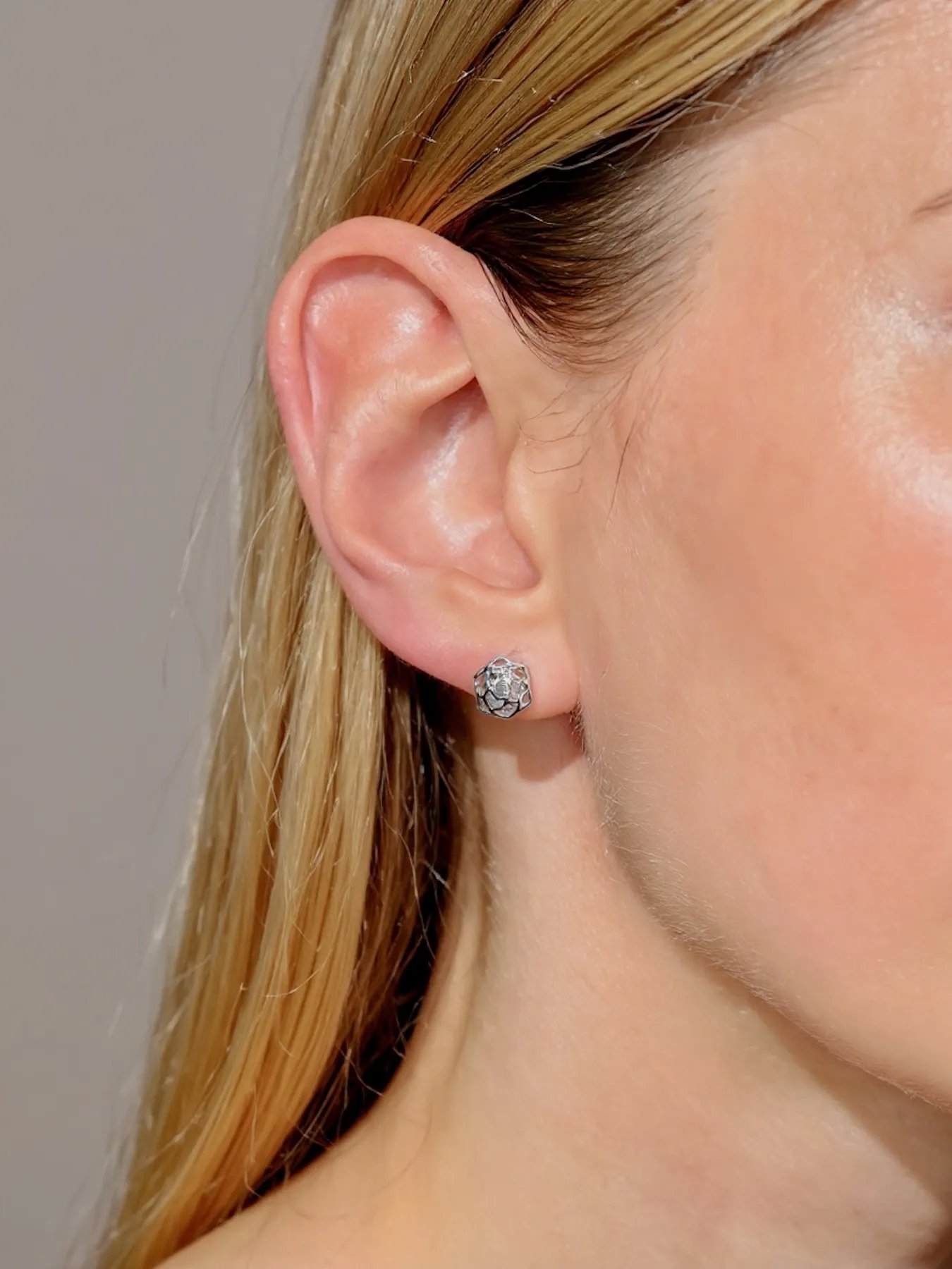 Silver earrings with zircon – elegant rose design