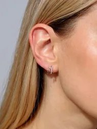 Sidabriniai auskarai su cirkonio akmenukais – minimalistiniai kryžiaus formos auskarai 925