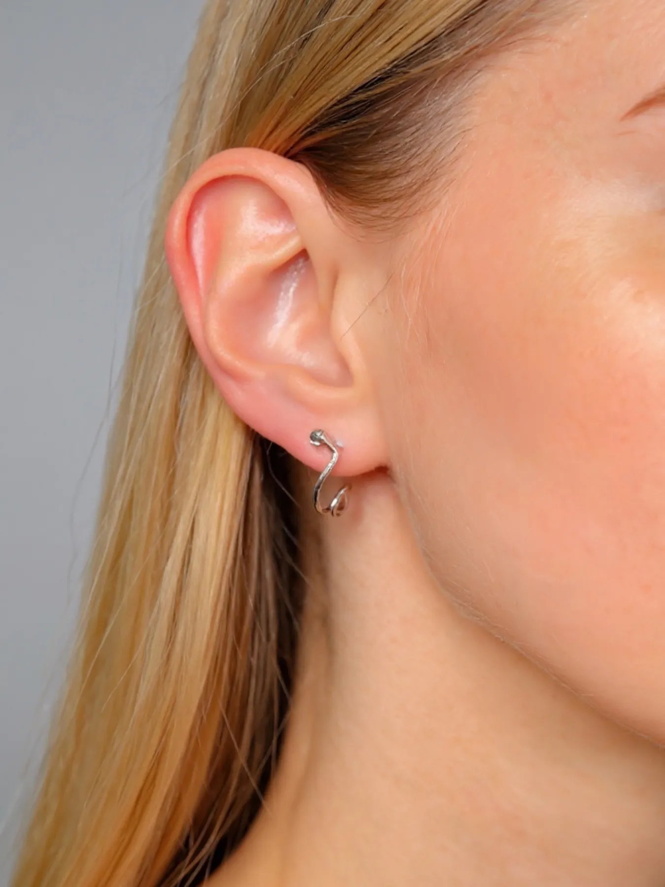 Silver Snake Earrings – 925 Serpent Design with Green Stones