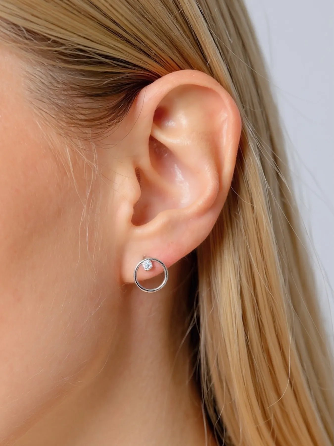 Silver Circle Earrings with Zircon – 925 Minimalist Women’s Studs