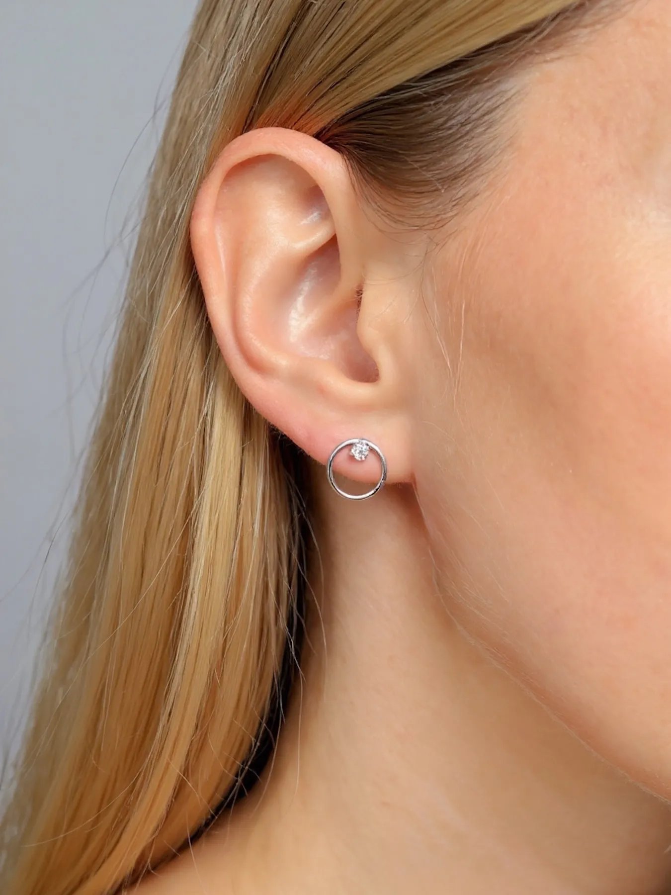 Silver Circle Earrings with Zircon – 925 Minimalist Women’s Studs