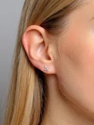 Sidabriniai auskarai su cirkoniu – gėlytės formos, elegantiški