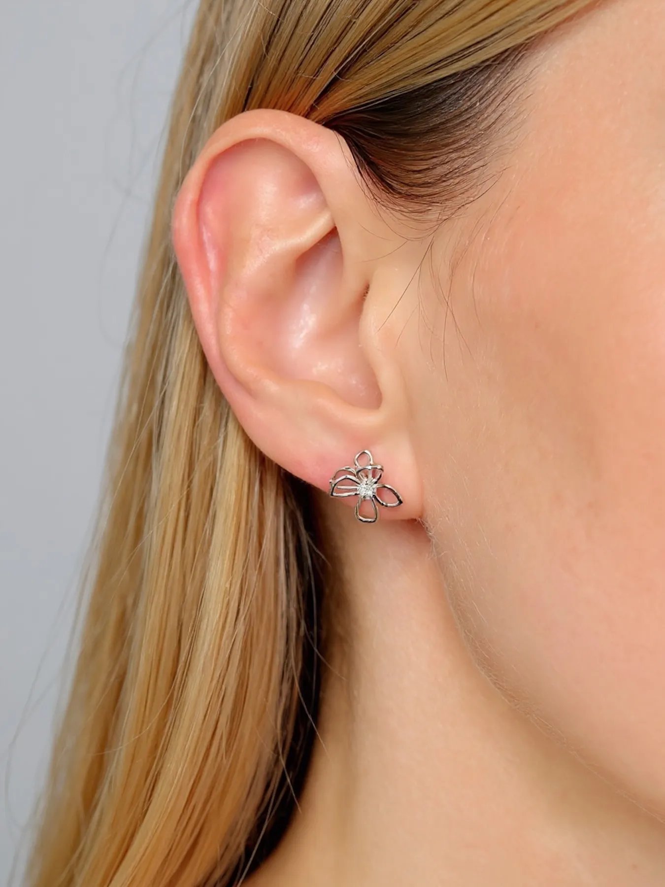 Hollow Flower earrings 925 silver – with zircon center