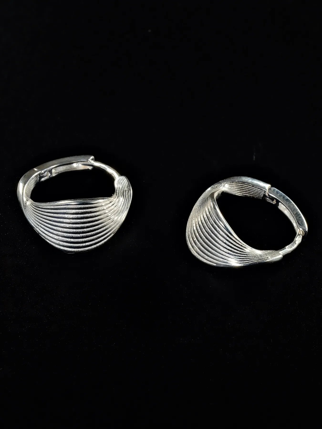 Sterling Silver Earrings with Delicate Line Design – 925 Silver