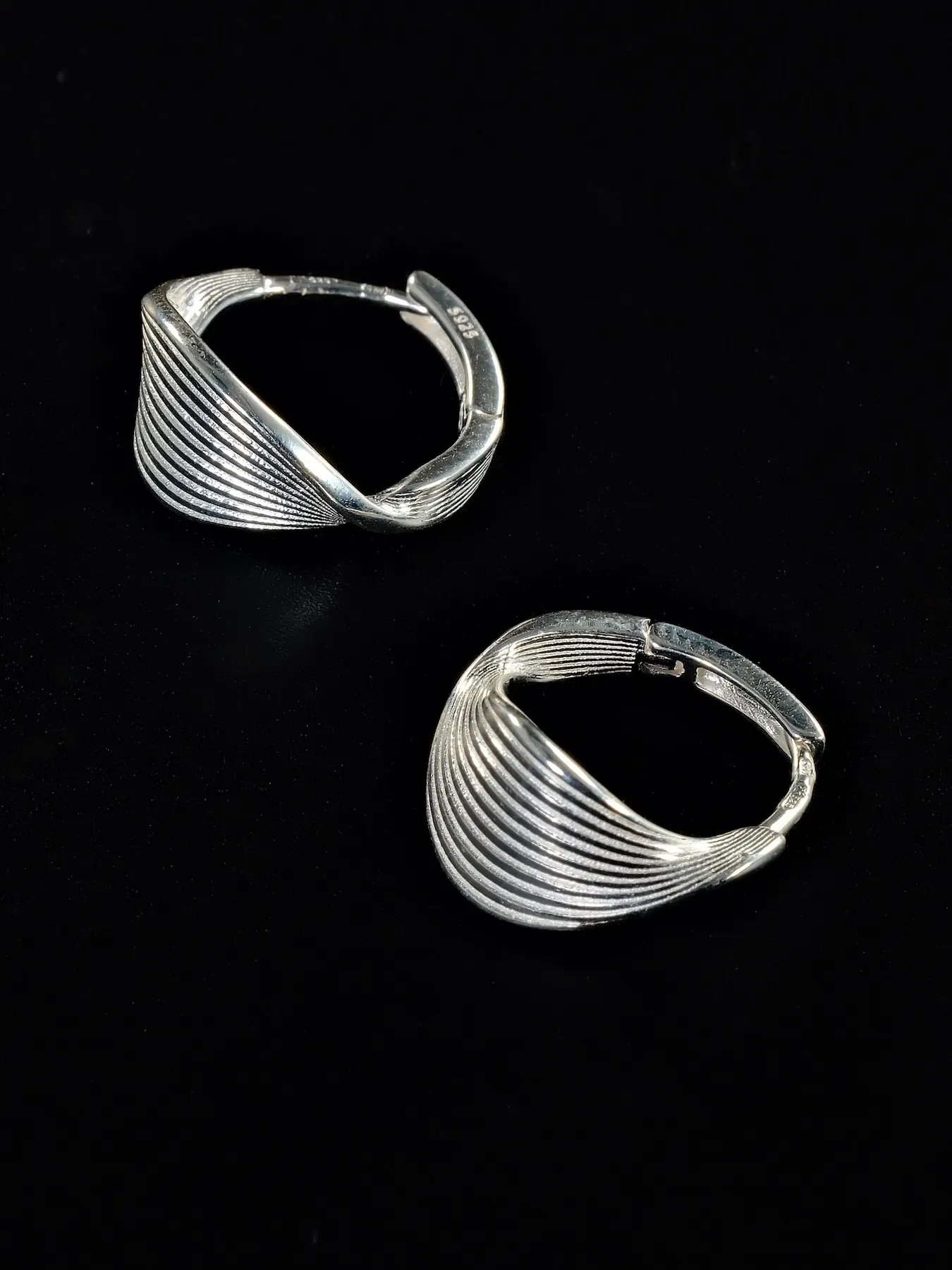 Sterling Silver Earrings with Delicate Line Design – 925 Silver