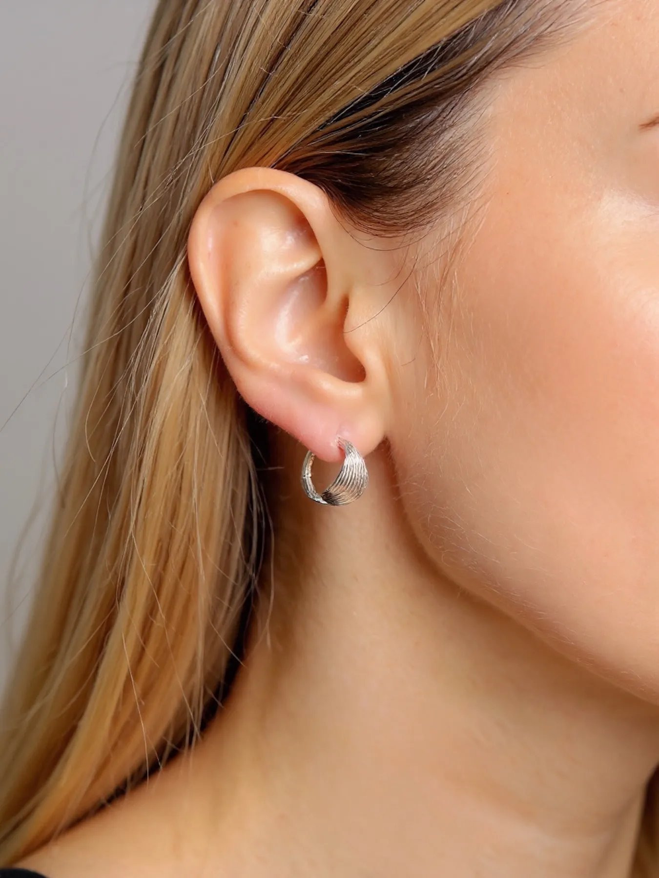 Sterling Silver Earrings with Delicate Line Design – 925 Silver