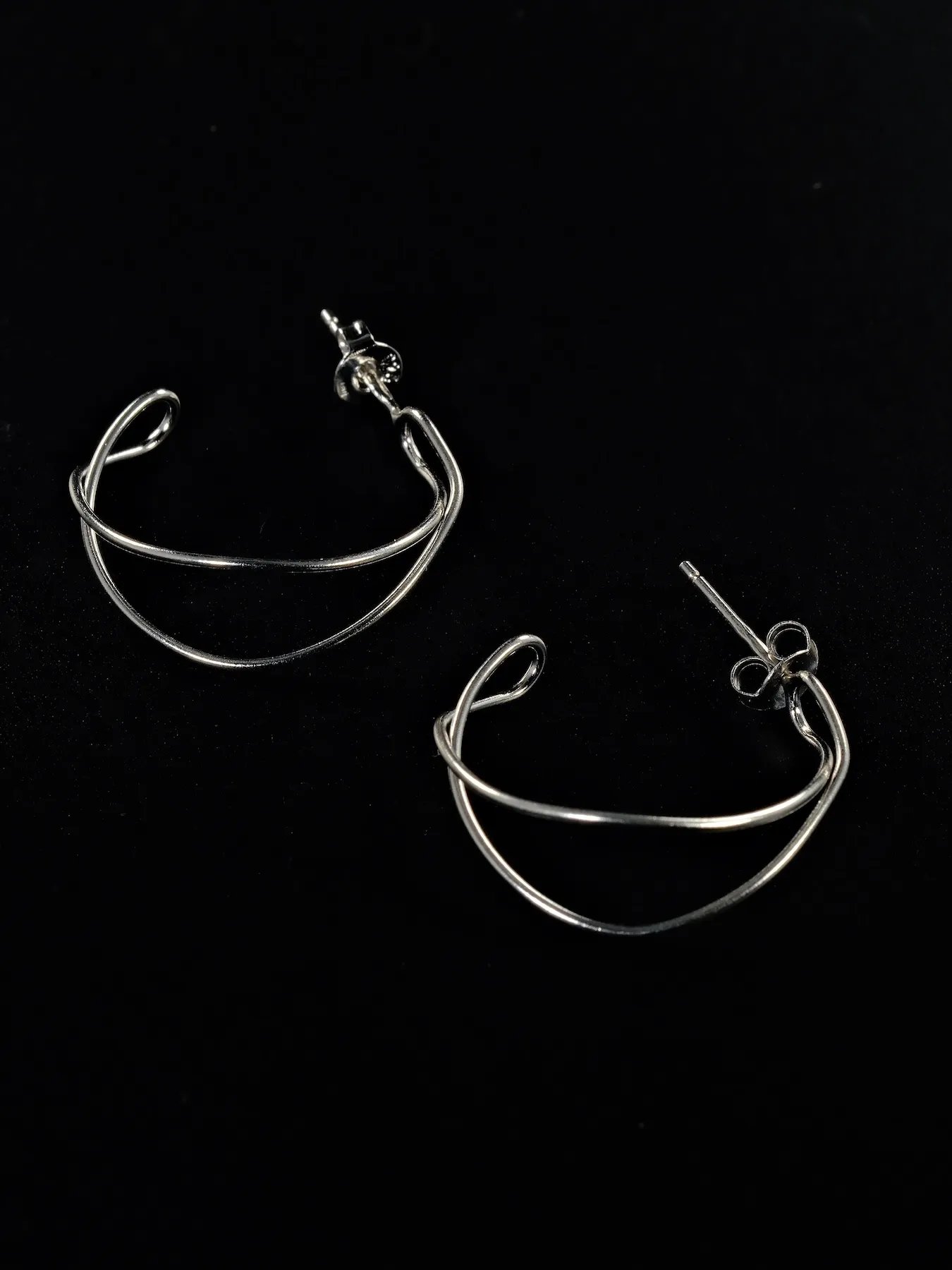 Sterling Silver Earrings with Wave Design – Minimalist Style