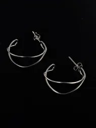 Minimalistiniai 925 sidabro auskarai – elegancija kasdienai