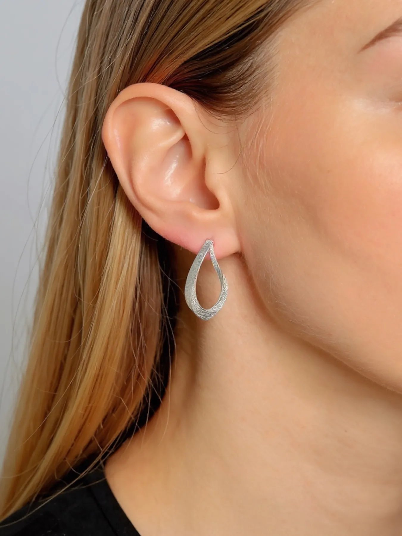 Textured Silver Teardrop Earrings | Soulle Moon