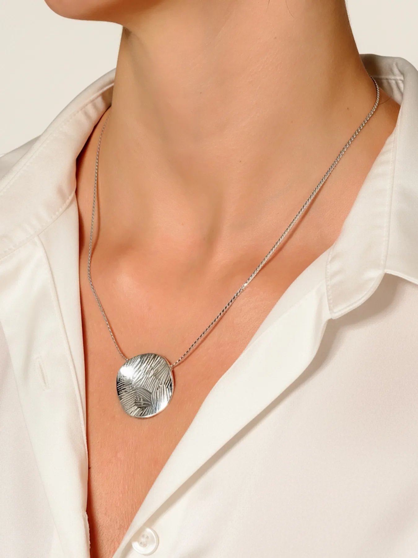 Silver necklace – textured 925 silver pendant design