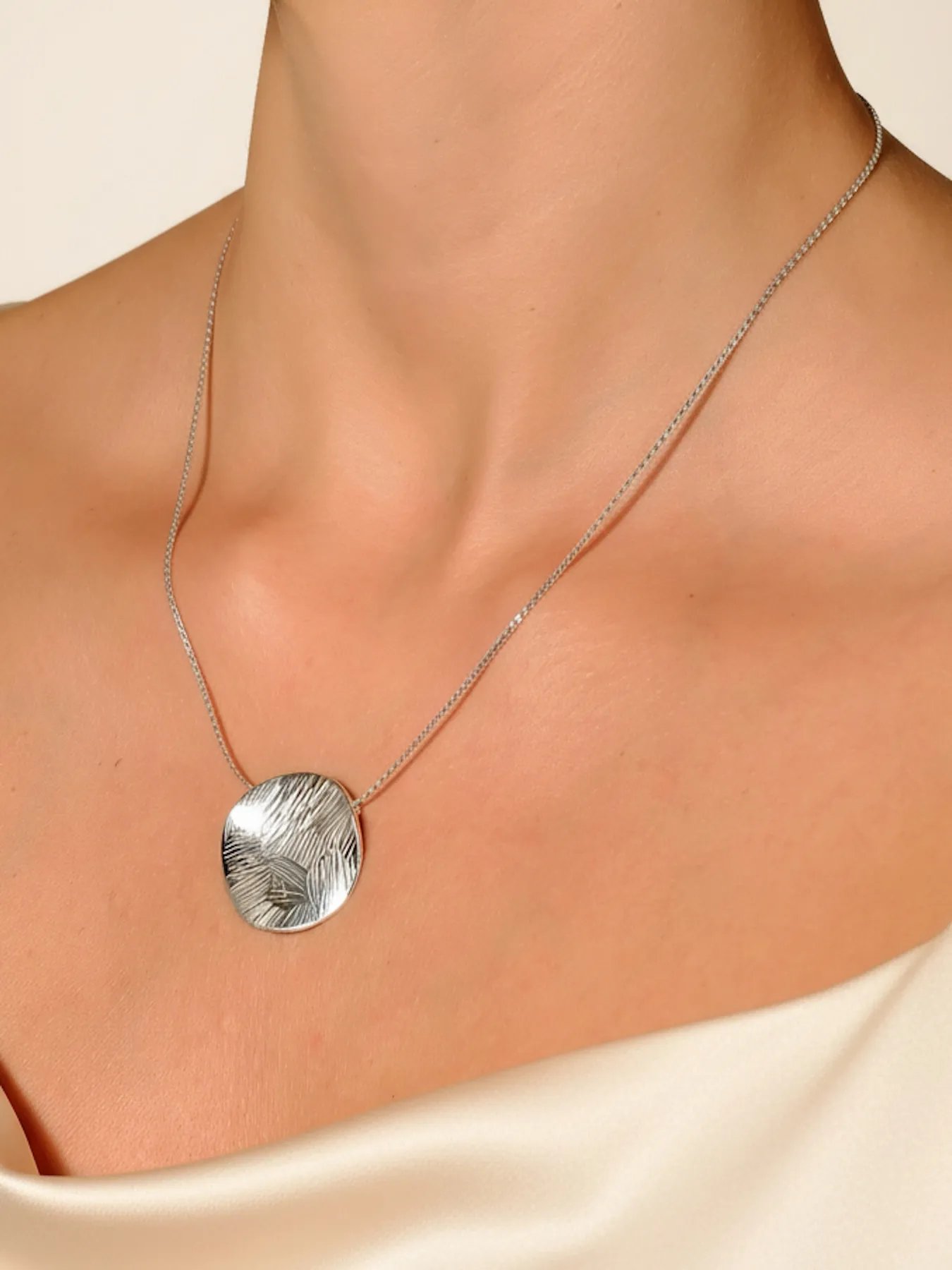 Silver necklace – textured 925 silver pendant design