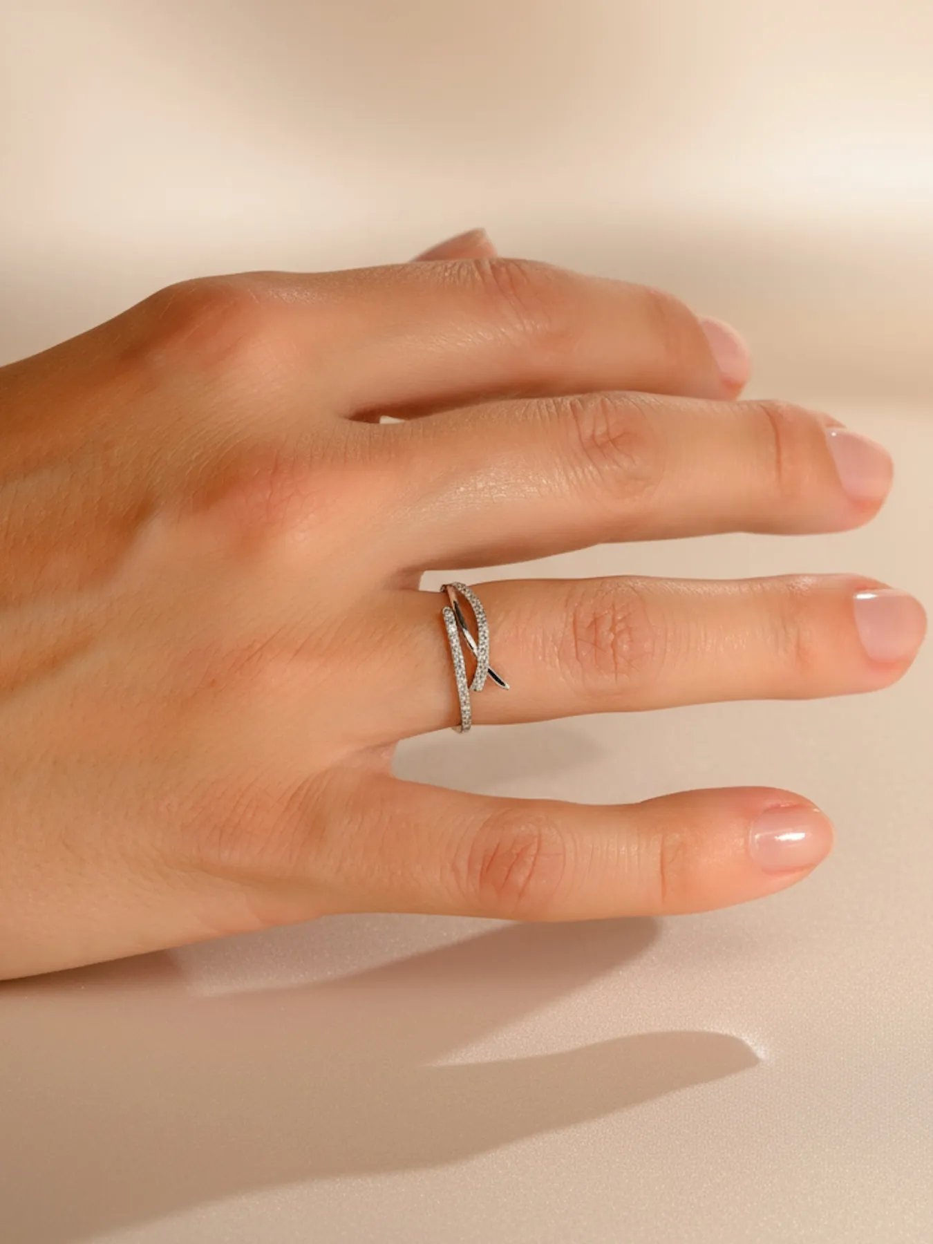 925 silver ring – elegant intertwined design with stones