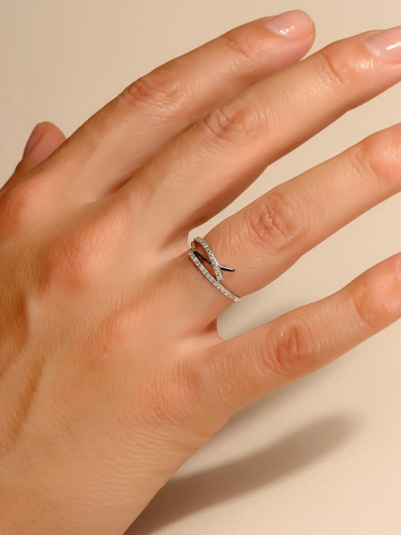 925 silver ring – elegant intertwined design with stones