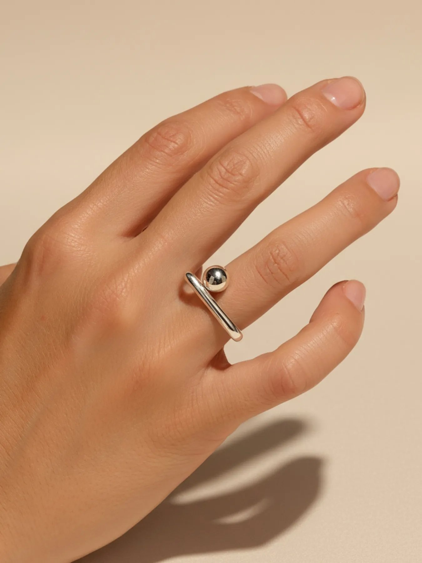 925 sidabro žiedas – modernus geometrinis aksesuaras