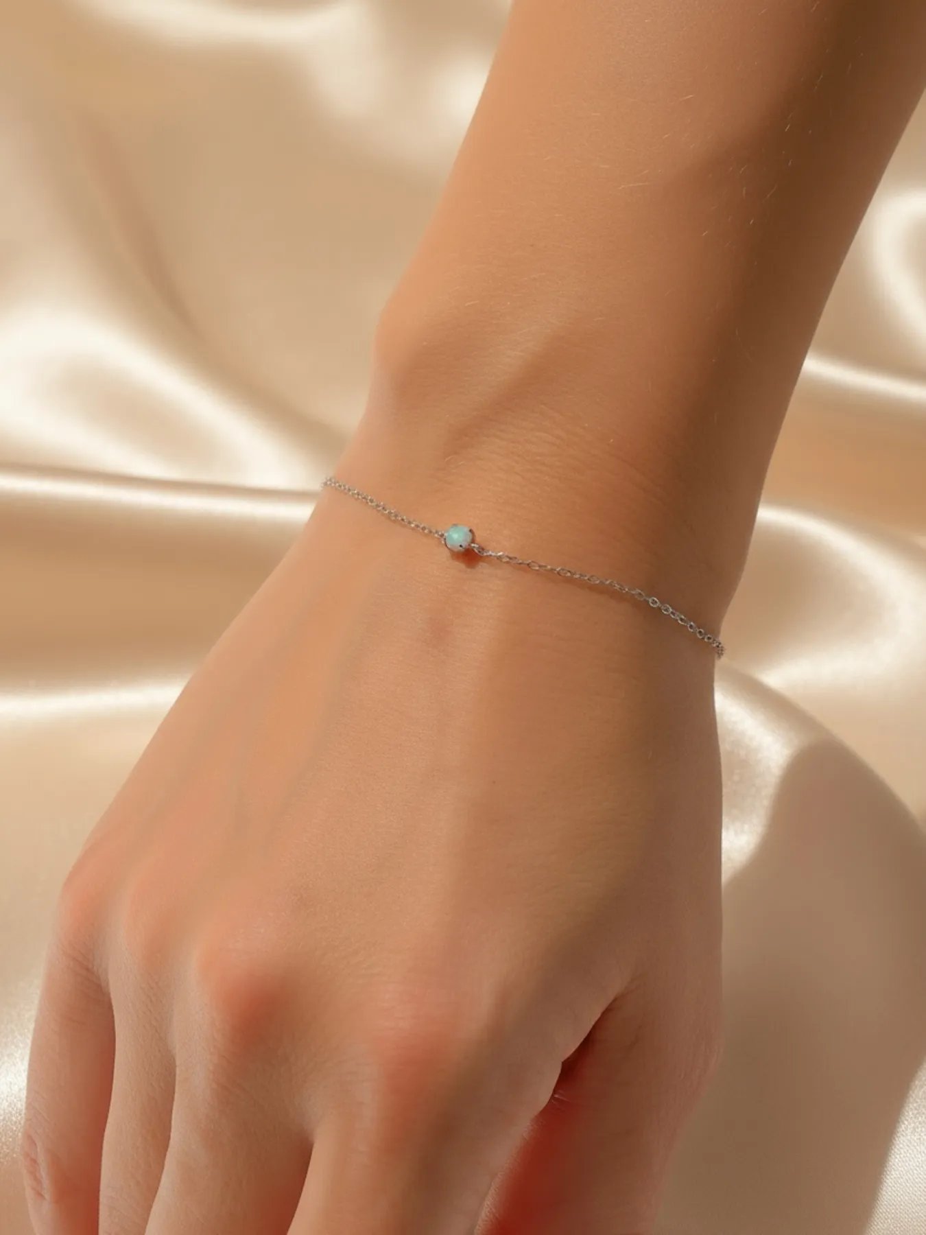Minimalist silver bracelet with zircon stone