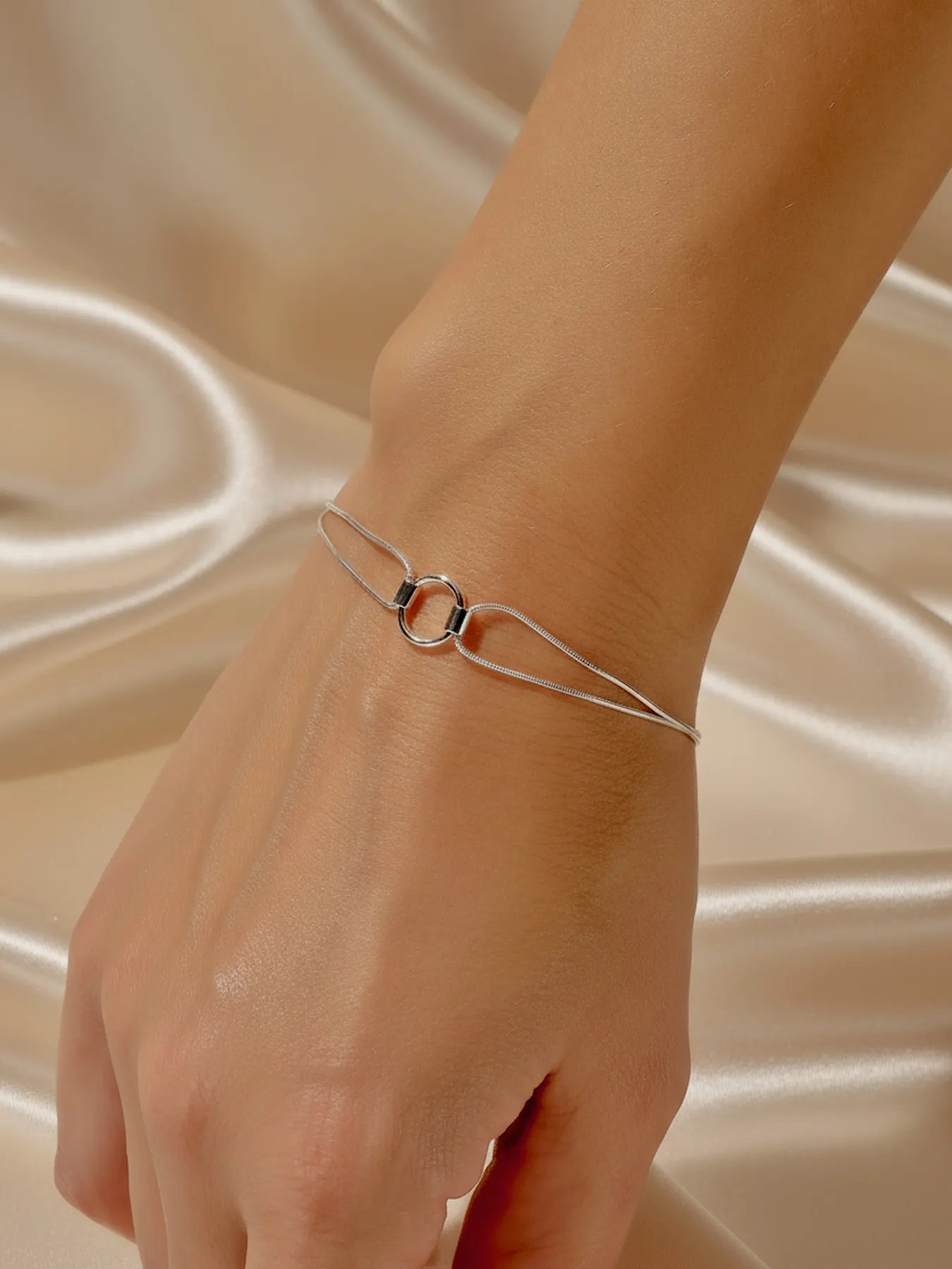 Sterling silver bracelet with circle pendant