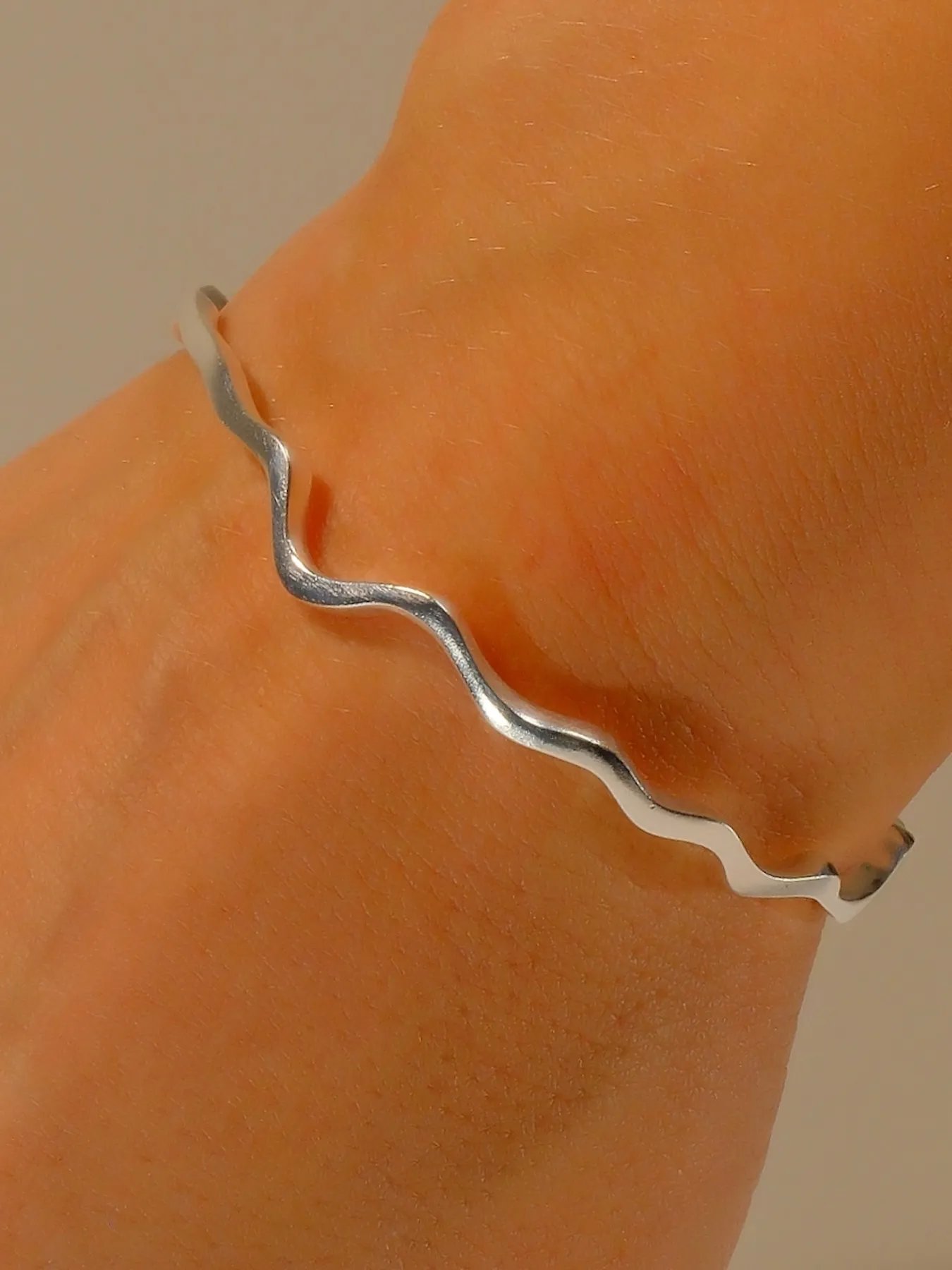 Sterling silver wavy bracelet