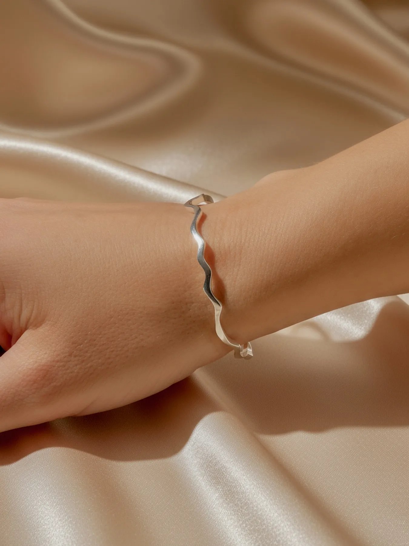 Sterling silver bracelet with texture – 925 modern jewelry