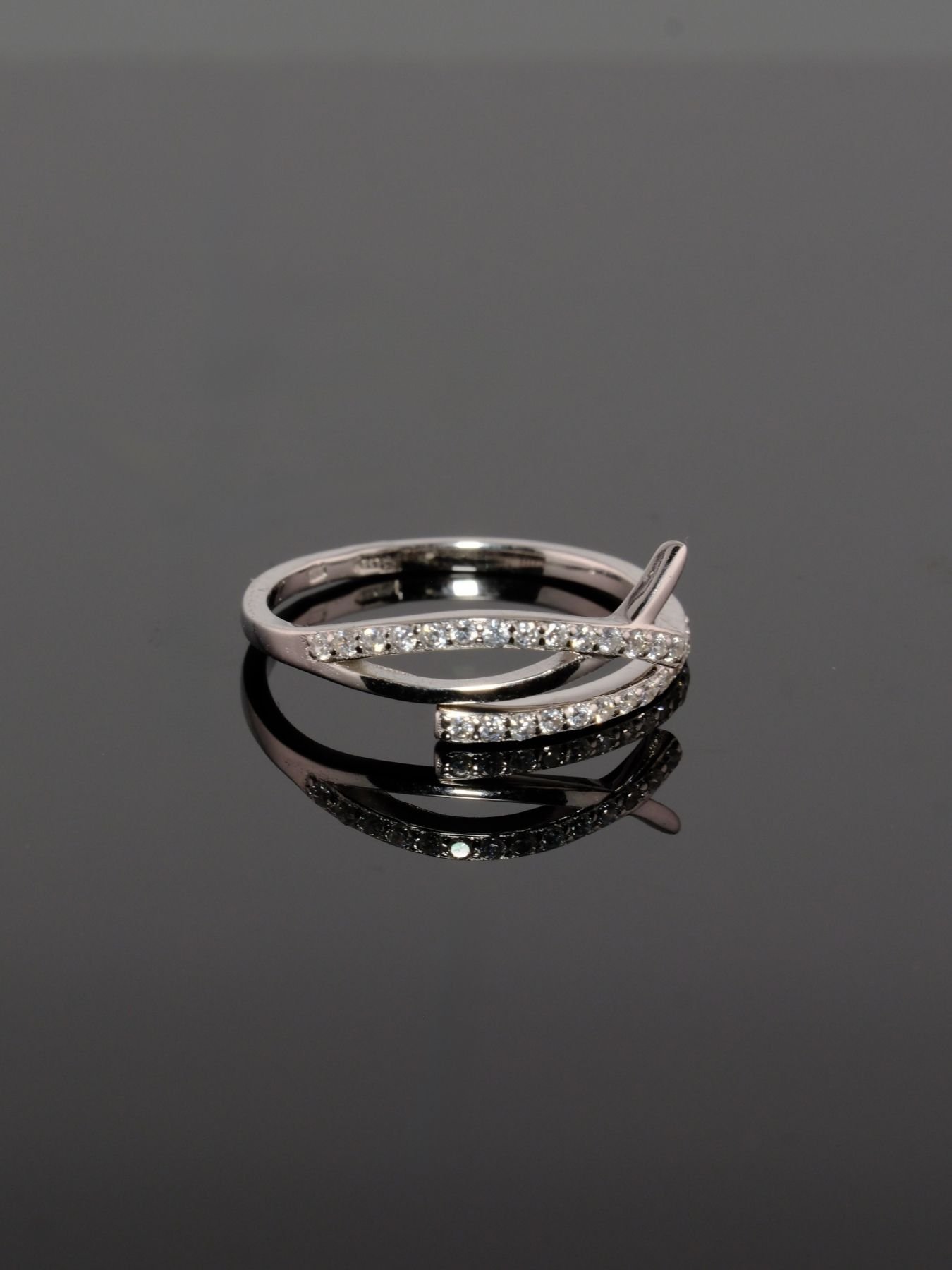 925 silver ring – elegant intertwined design with stones