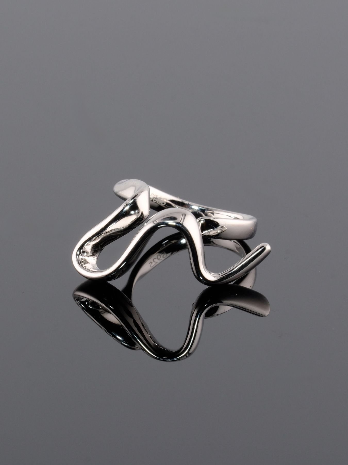 925 silver ring – bold modern accessory