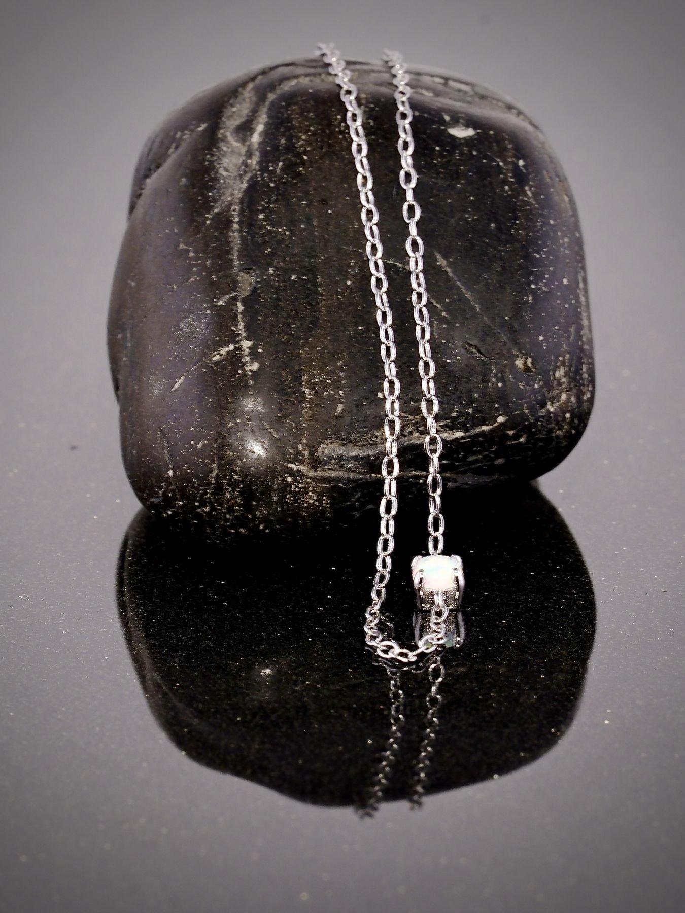 Minimalist silver bracelet with zircon stone