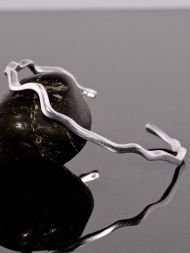 Sidabrinė banguota apyrankė