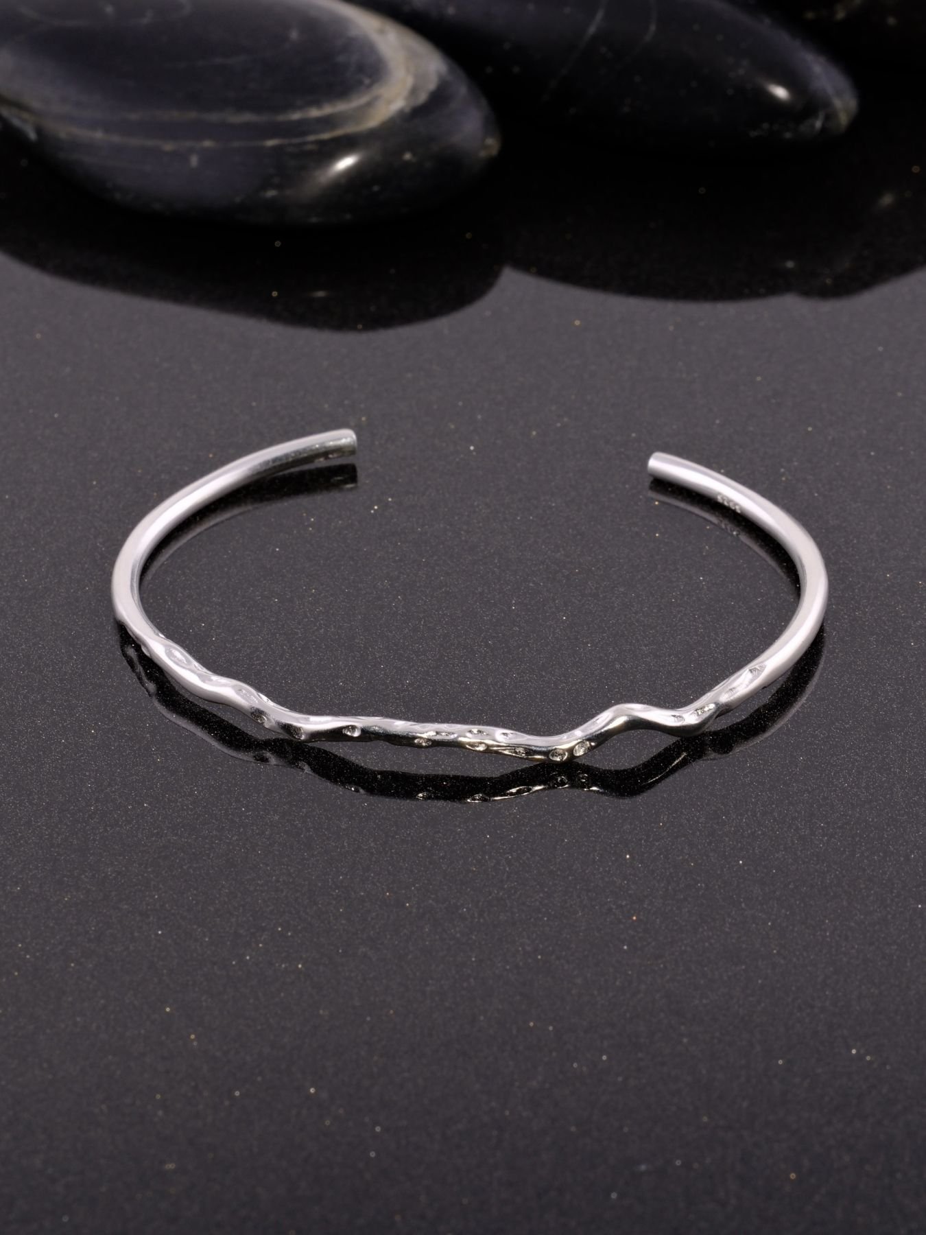 Sterling silver bracelet with texture – 925 modern jewelry