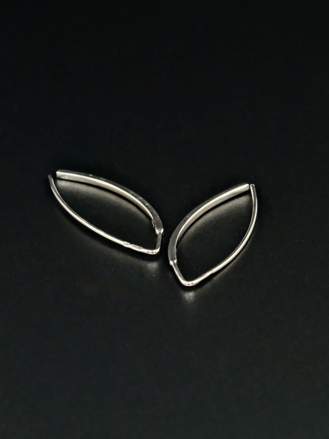 925 sidabro auskarai – kabantys pailgos formos auskarai