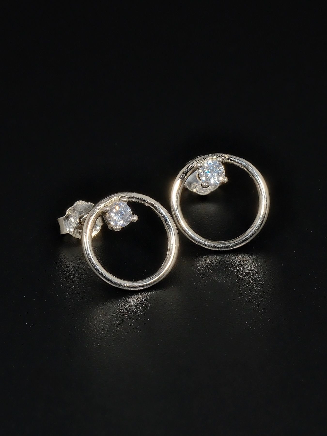 Silver Circle Earrings with Zircon – 925 Minimalist Women’s Studs