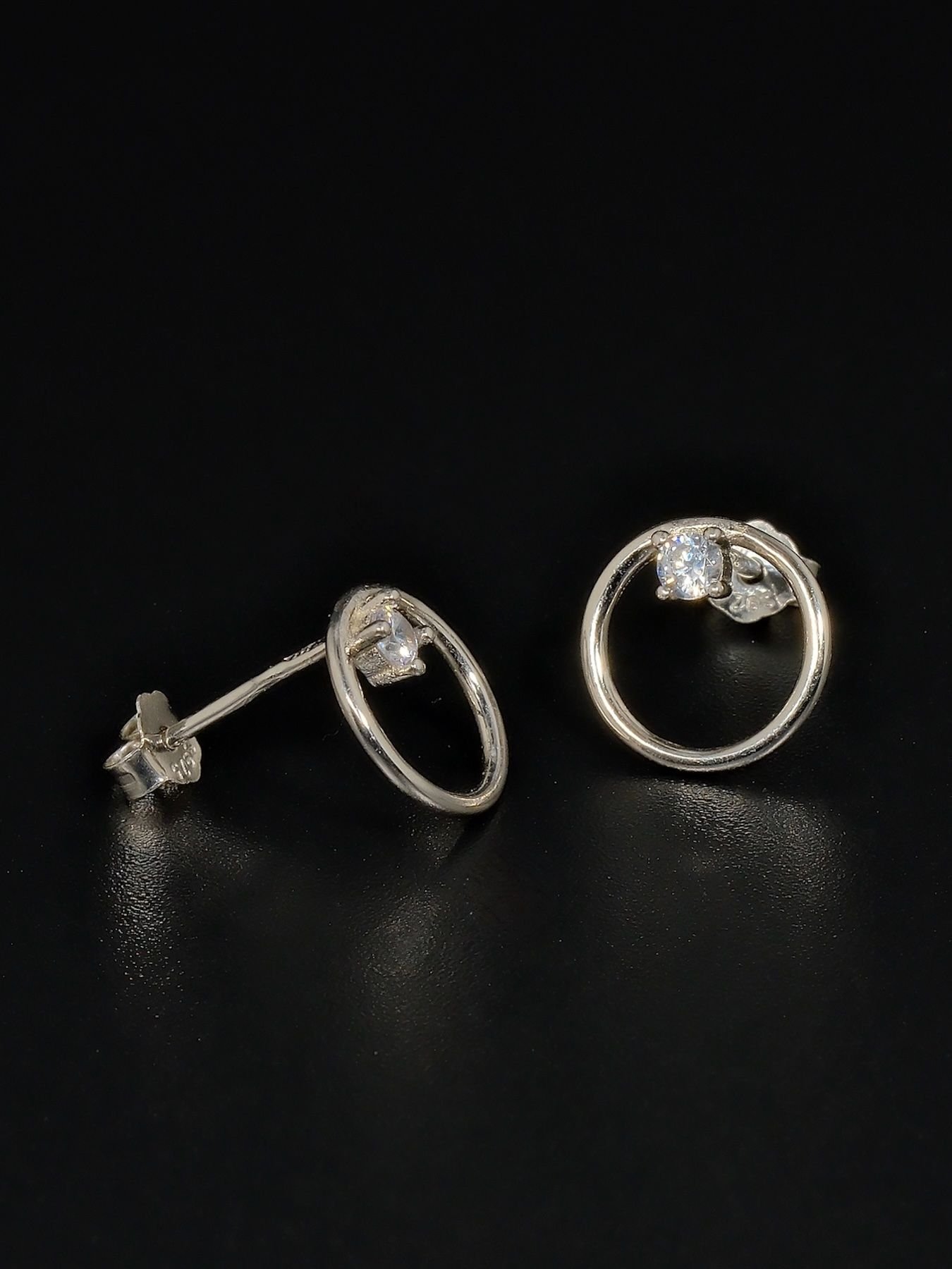 Silver Circle Earrings with Zircon – 925 Minimalist Women’s Studs