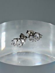 925 sidabro auskarai – trijų cirkonių kriaušės formos