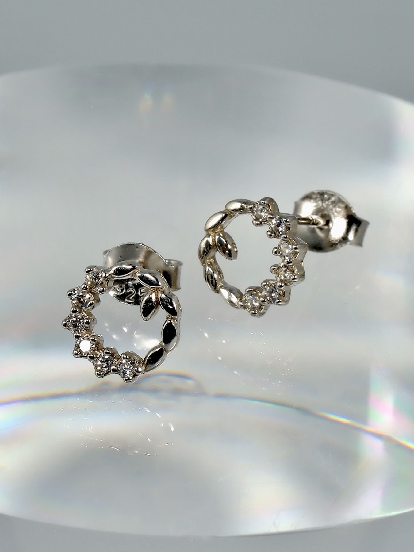Silver earrings with zircon – elegant leaf wreath design