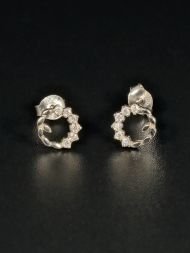 Sidabriniai auskarai su cirkoniu – lapelių vainikas, elegantiški