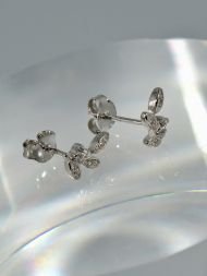 Sidabriniai auskarai su cirkoniu – gėlytės formos, elegantiški