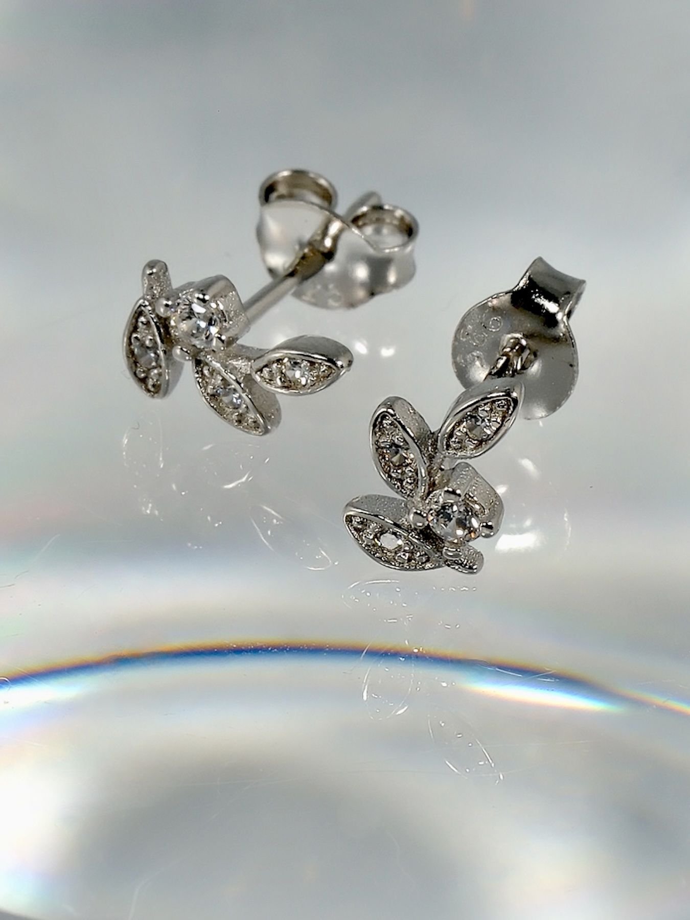 Silver earrings with zircon – elegant flower design