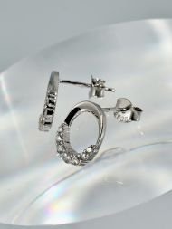 Sidabriniai auskarai su cirkoniu – elegantiški, minimalistiniai