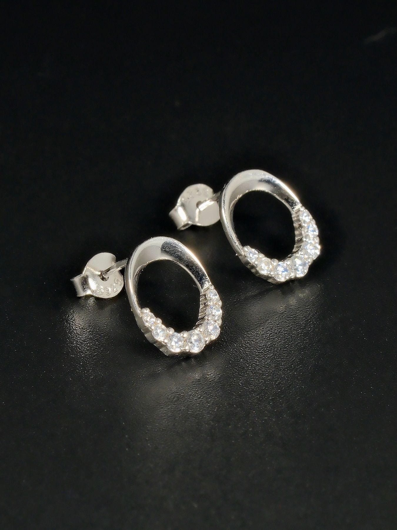Silver earrings with zircon – elegant, minimalist