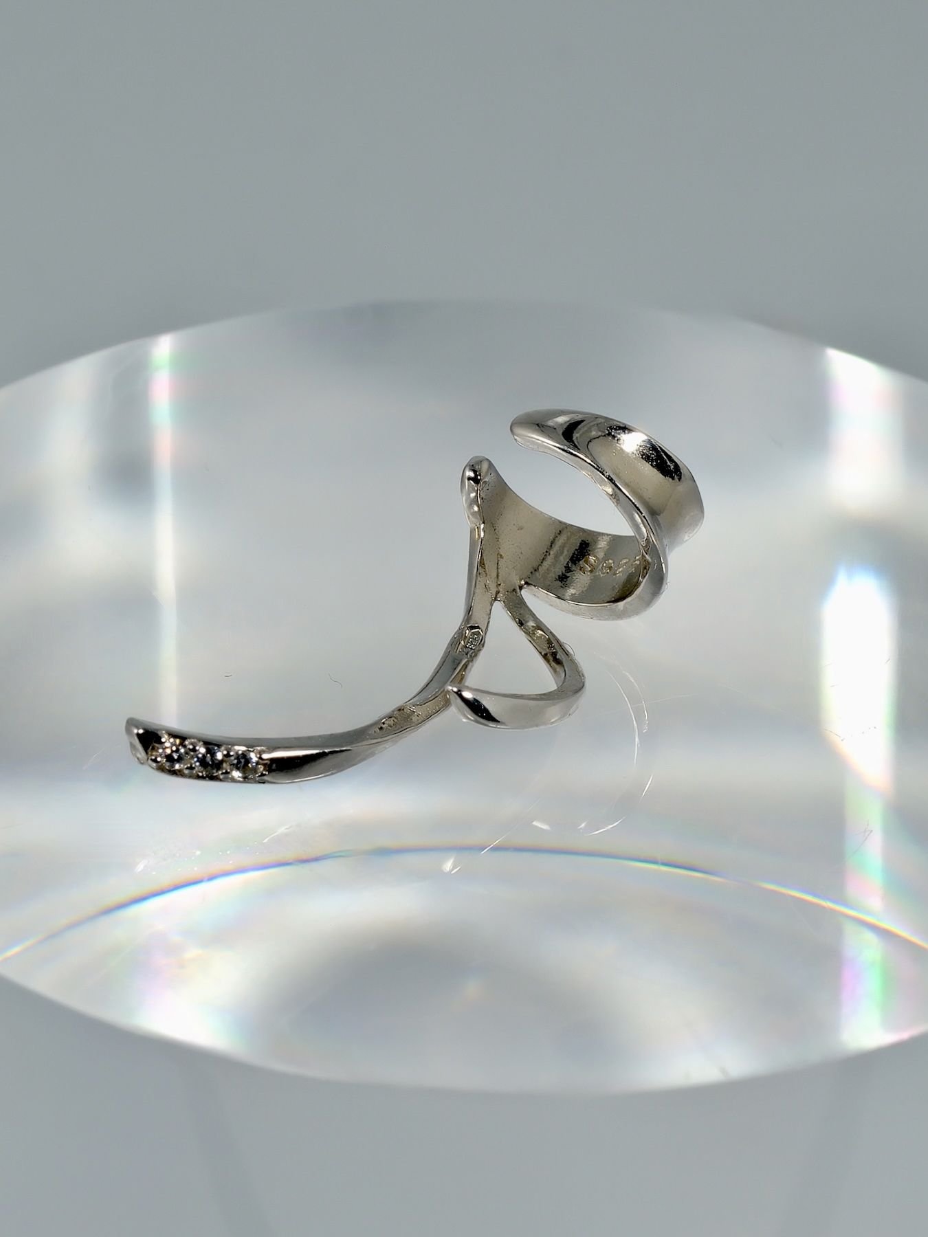 Sidabrinis cuff auskaras – minimalistinis, modernus