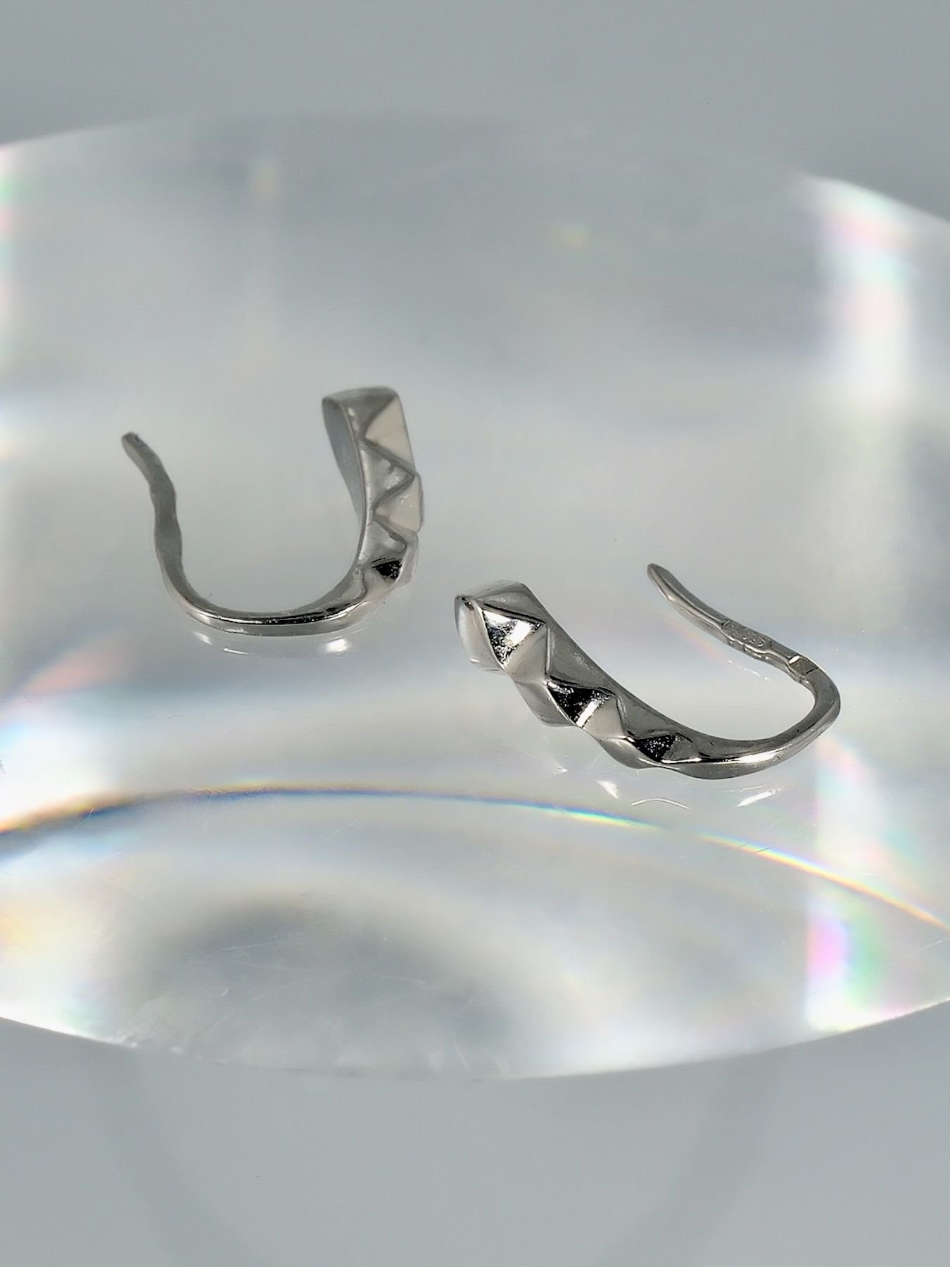 Elegant, minimalist silver earrings