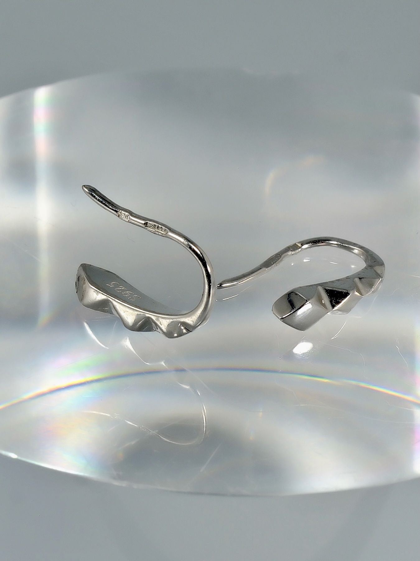 Elegant, minimalist silver earrings