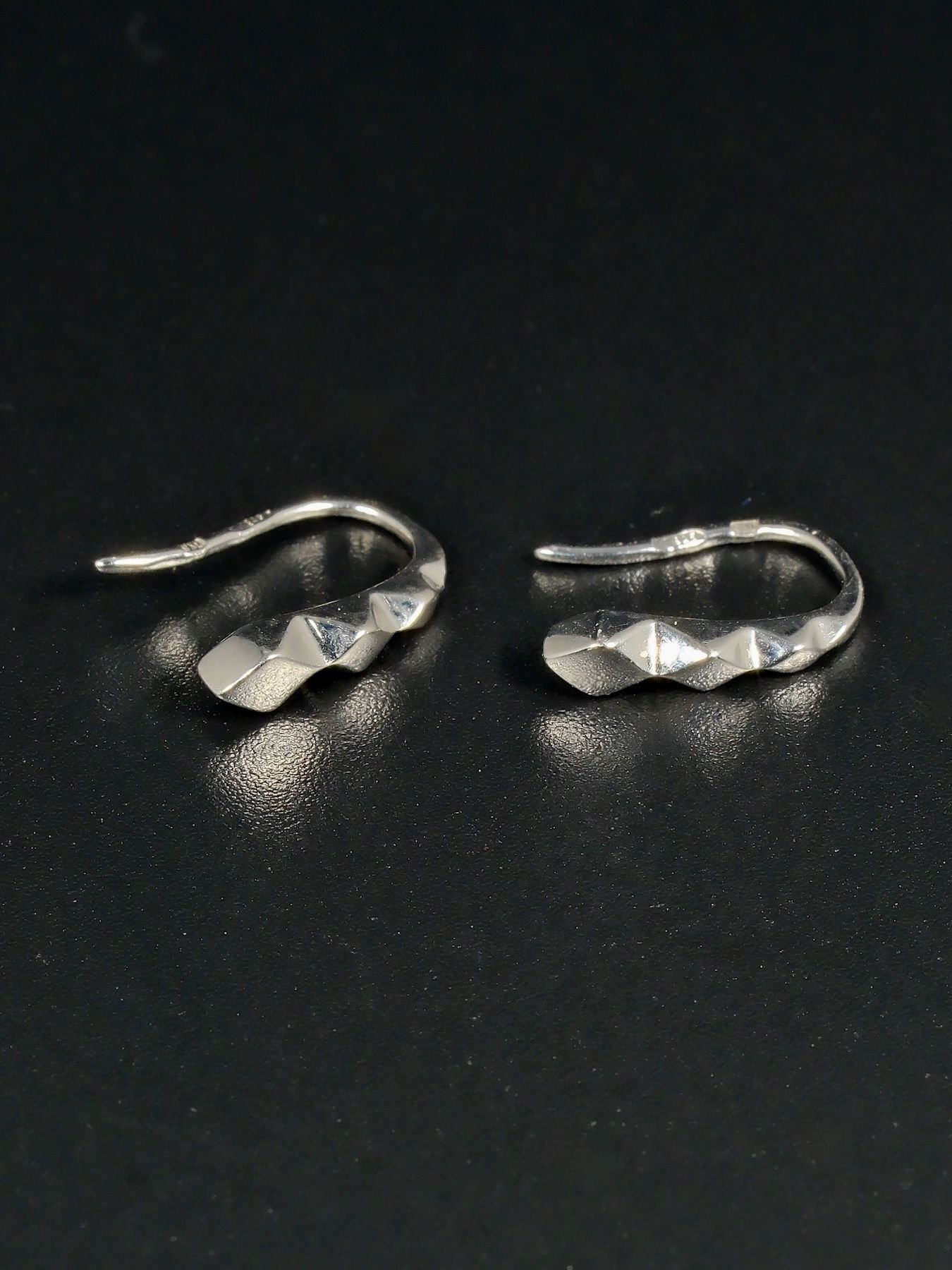 Elegant, minimalist silver earrings