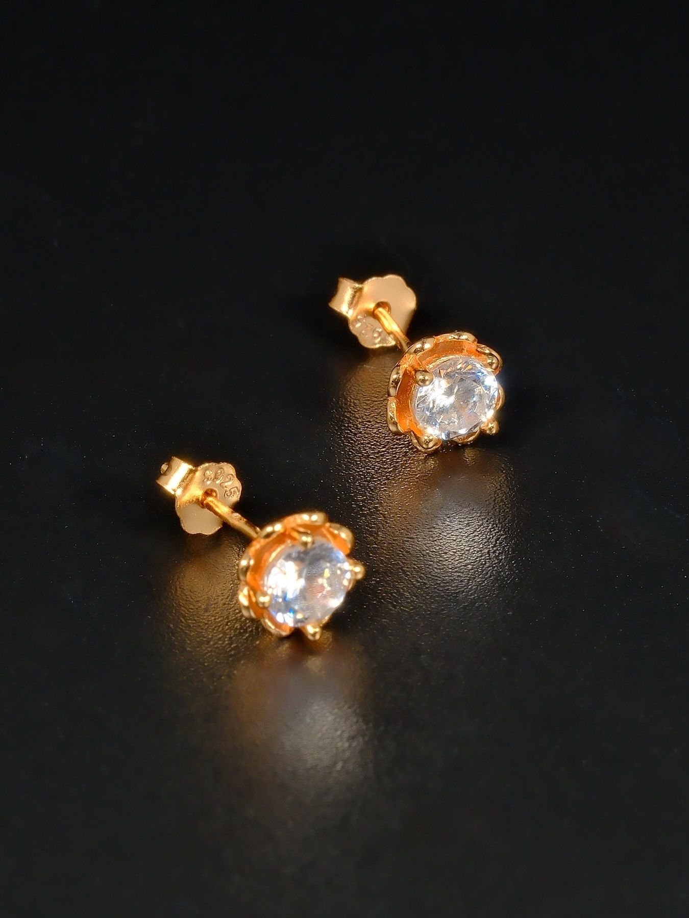 Gold-plated silver earrings with zircon stone
