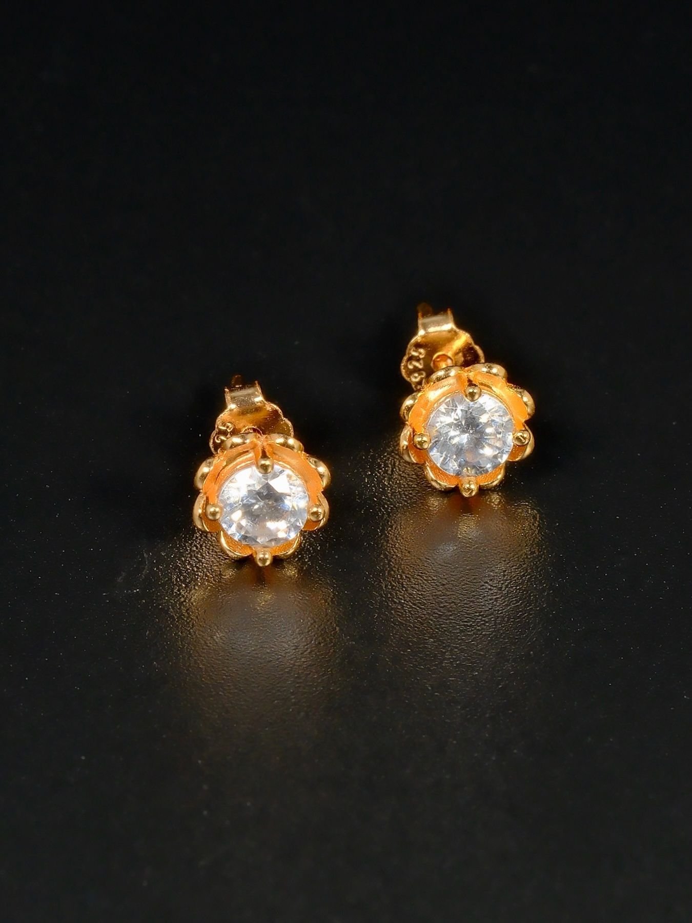 Gold-plated silver earrings with zircon stone – elegan