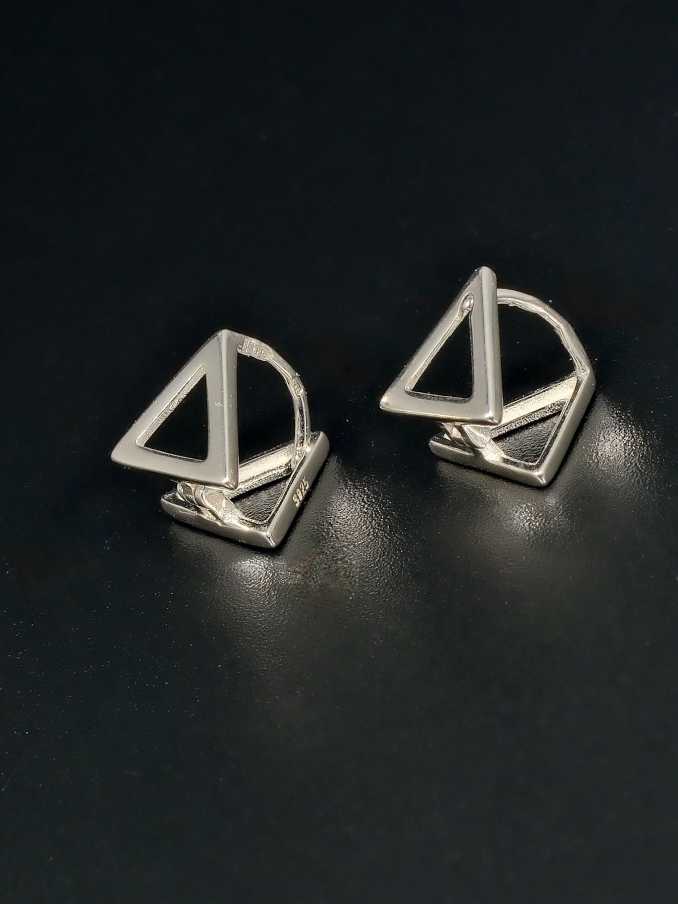 Auskarai Triangle Stud