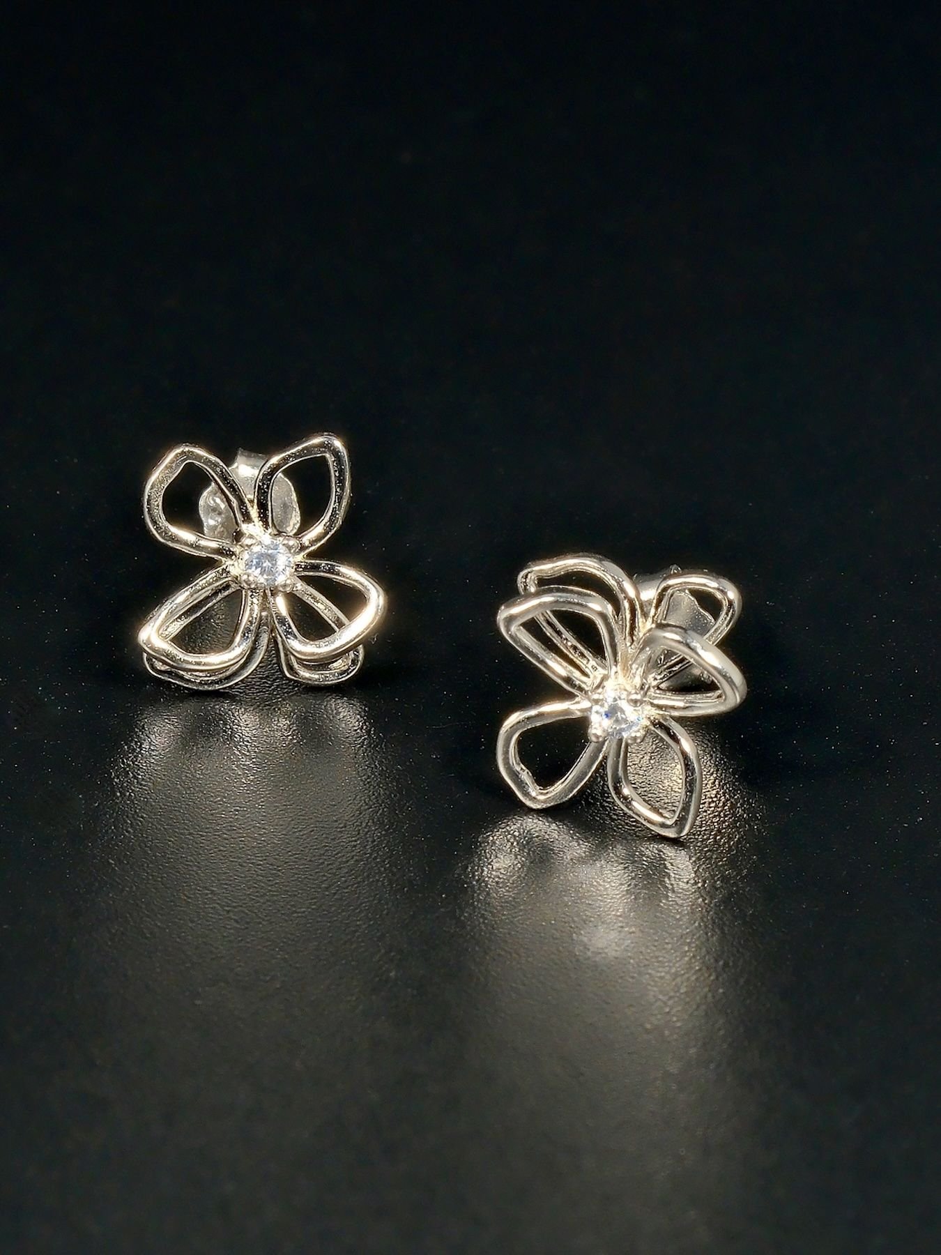Hollow Flower earrings 925 silver – with zircon center